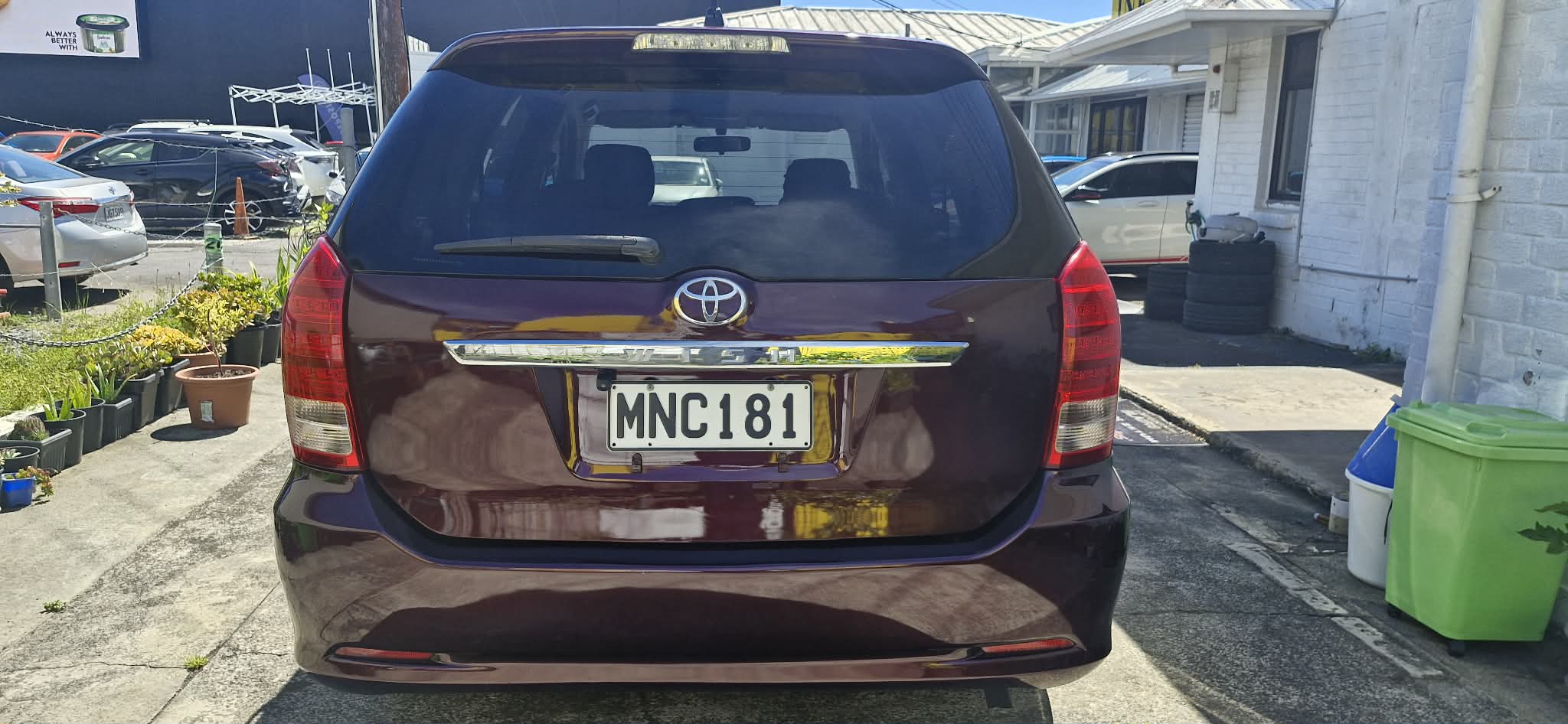 
								2006 Toyota Wish full									