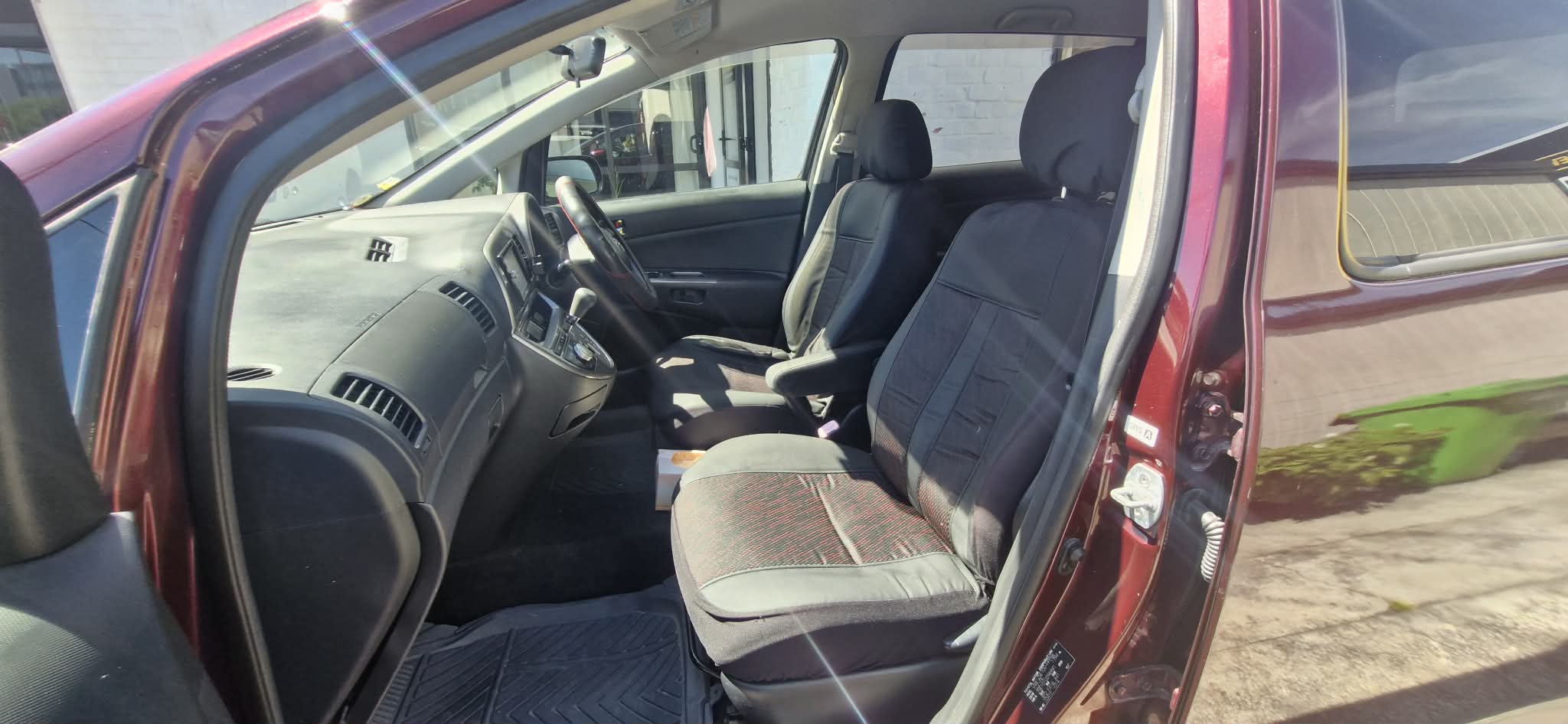 
								2006 Toyota Wish full									