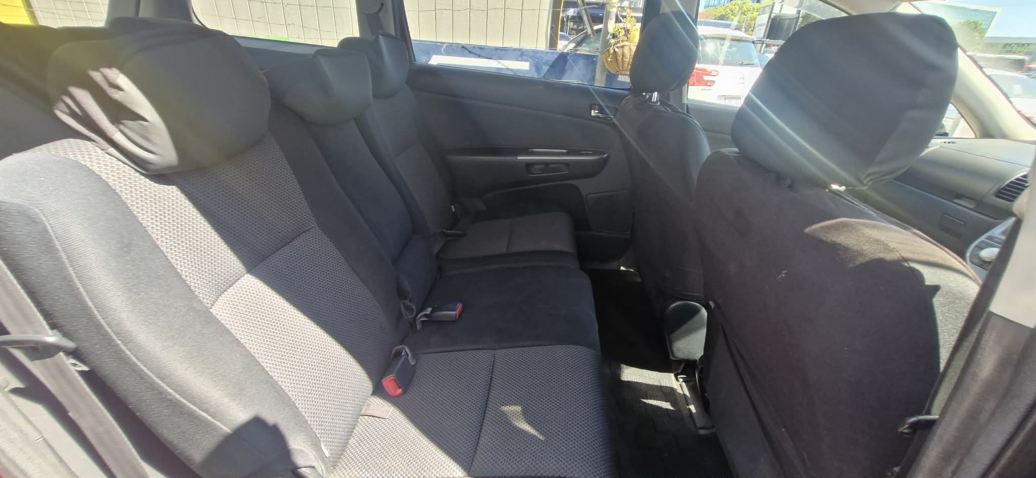 
								2006 Toyota Wish full									