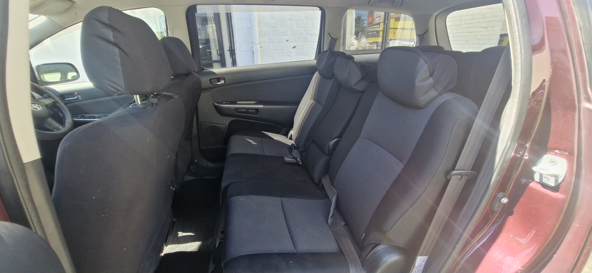 
								2006 Toyota Wish full									