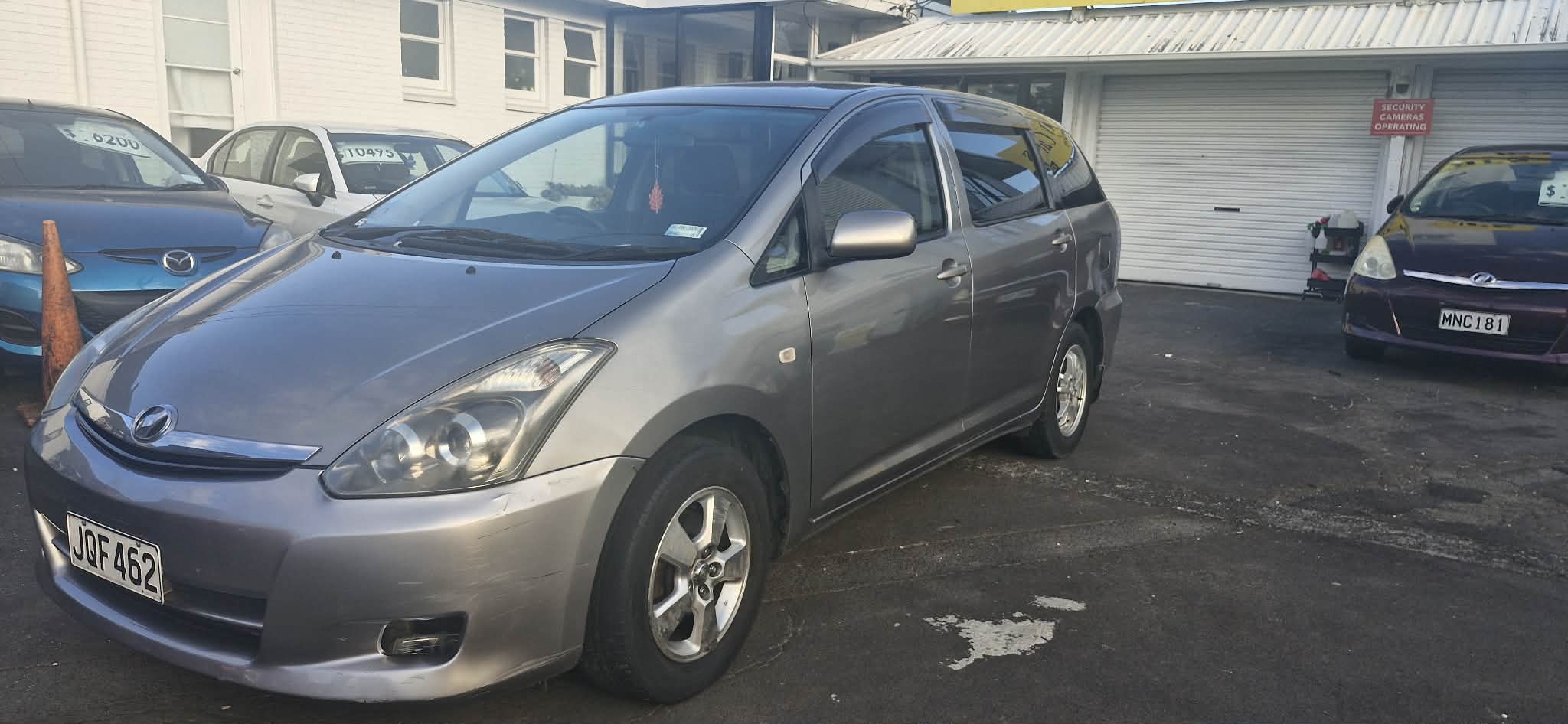 
								2007 Toyota Wish 7-SEater Grey full									