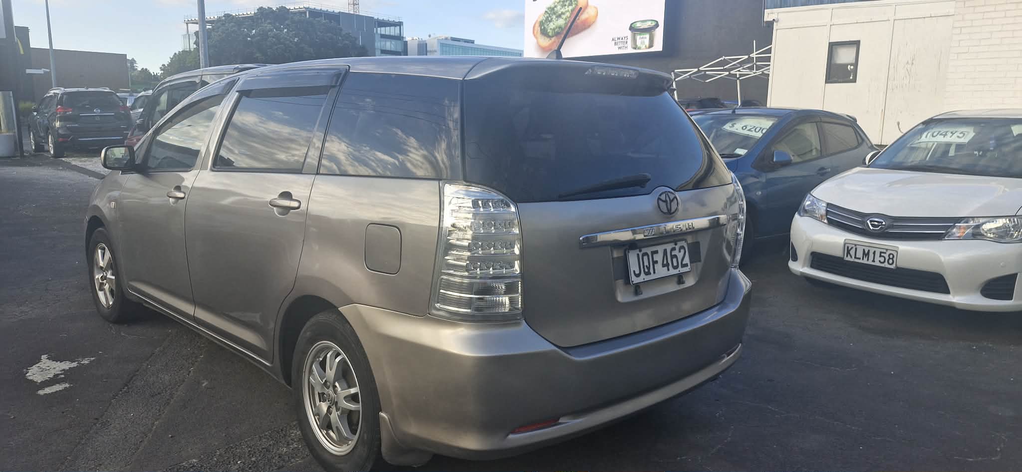 
								2007 Toyota Wish 7-SEater Grey full									