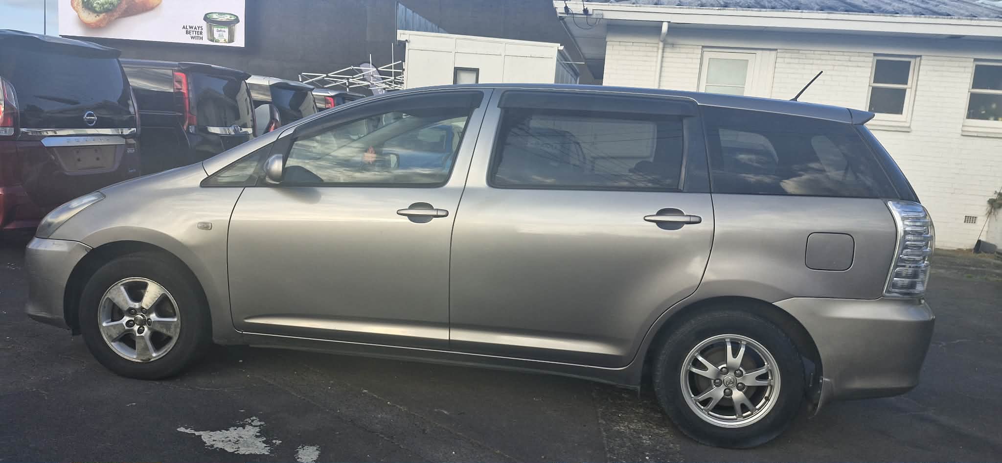
								2007 Toyota Wish 7-SEater Grey full									
