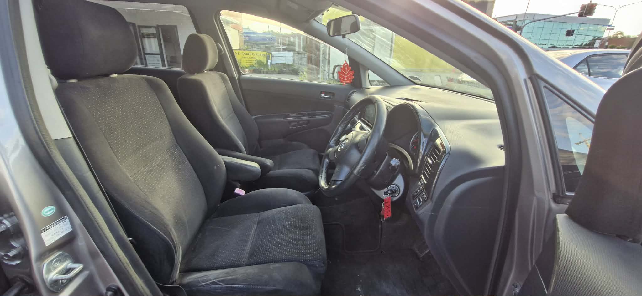 
								2007 Toyota Wish 7-SEater Grey full									