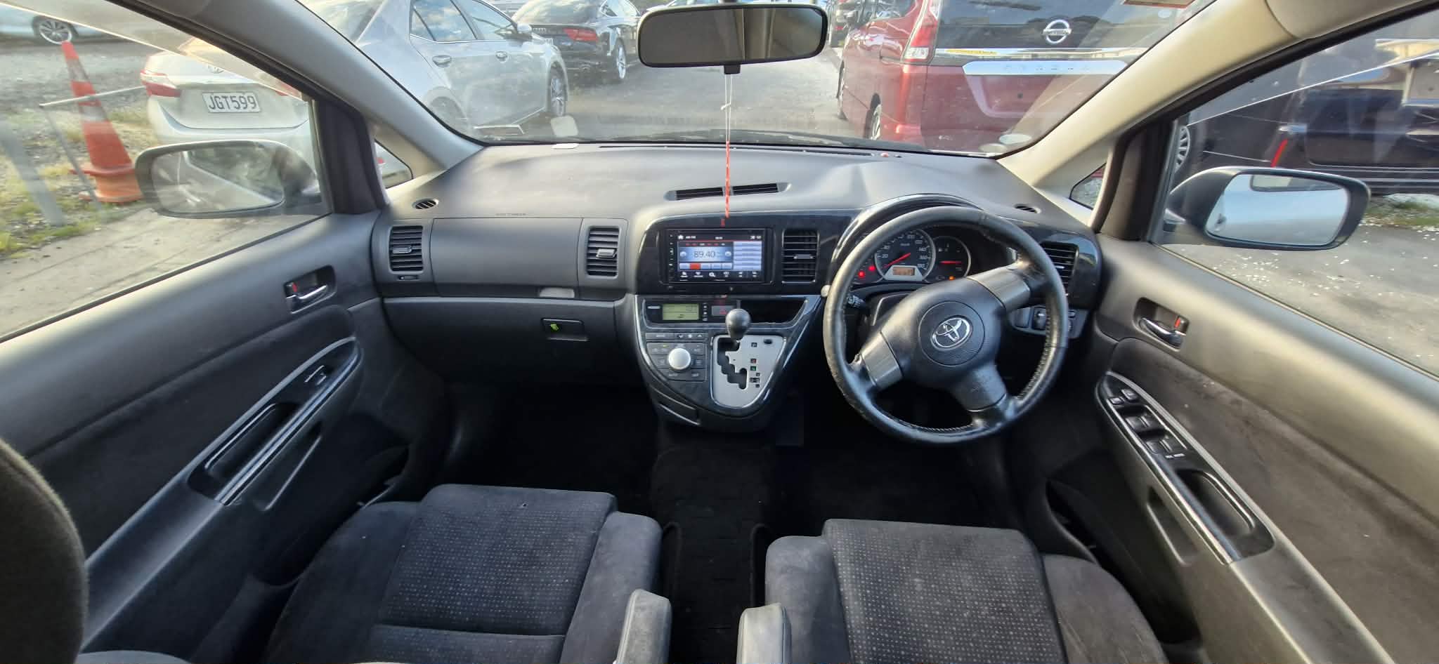 
								2007 Toyota Wish 7-SEater Grey full									