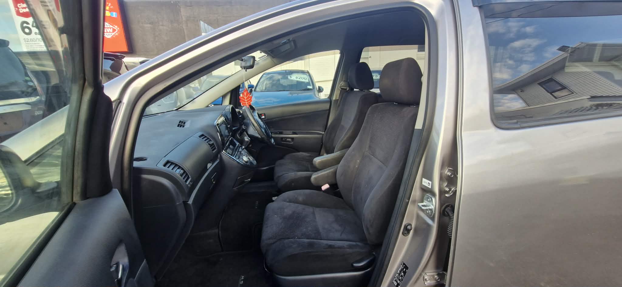 
								2007 Toyota Wish 7-SEater Grey full									
